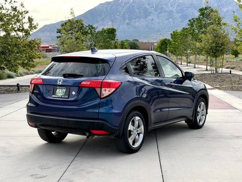 Used 2017 Honda HR-V EX image 5
