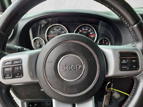 Used 2013 Jeep Wrangler Unlimited Rubicon AWD/4WD image 16