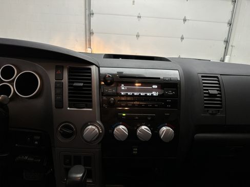 Used 2012 Toyota Tundra 4x4 CrewMax w/ SR5 Pkg image 29