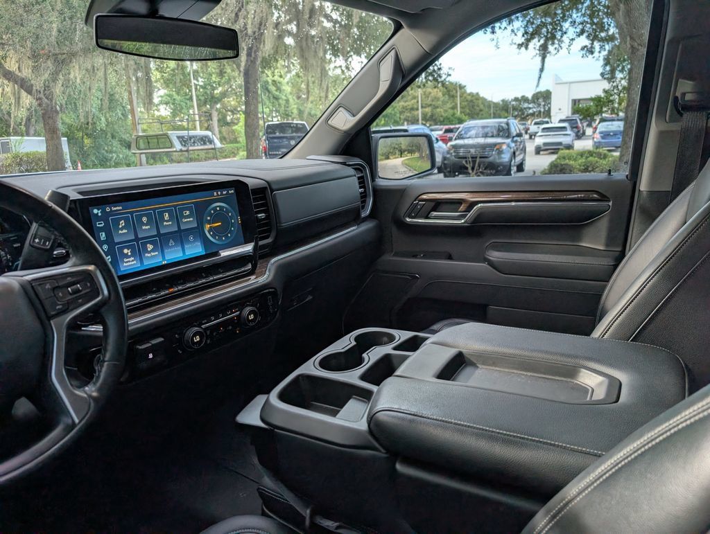 Used 2024 Chevrolet Silverado 1500 RST AWD/4WD image 17