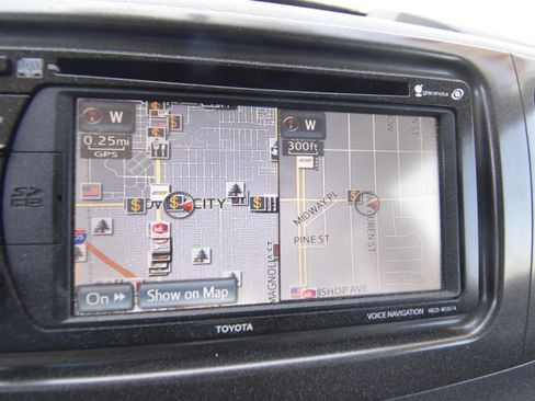 Used 2014 Toyota Sienna XLE w/ Entertainment Package FWD image 11