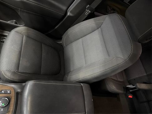 Used 2023 GMC Acadia SLE w/ Driver Convenience Package FWD image 16