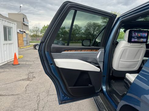 Used 2025 Cadillac Escalade Sport Platinum w/ LPO, Floor Liner Package AWD/4WD image 22