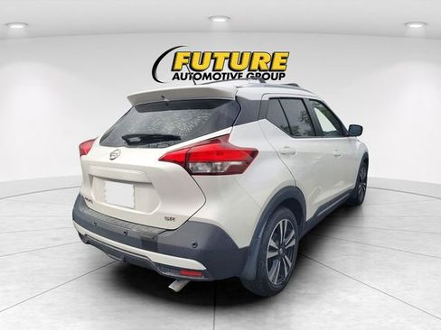 Used 2020 Nissan Kicks SR w/ Exterior Package FWD image 3