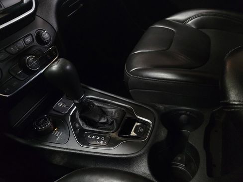 Used 2020 Jeep Cherokee Latitude Plus image 26