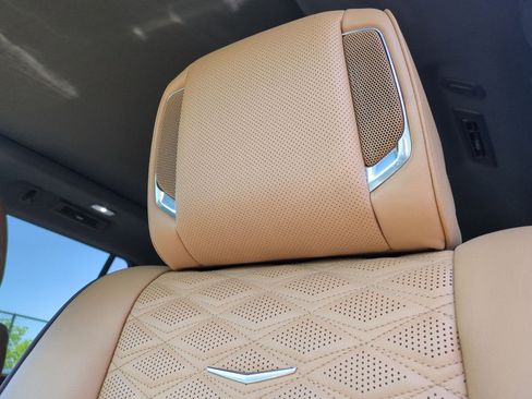 Used 2021 Cadillac Escalade Premium Luxury image 35