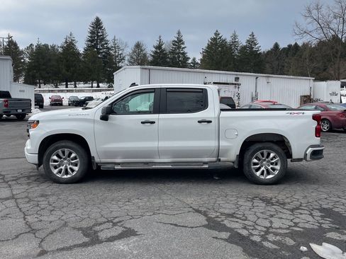 Used 2025 Chevrolet Silverado 1500 Custom image 2