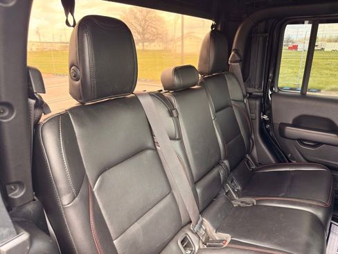 Used 2020 Jeep Gladiator Rubicon w/ Advanced Safety Group AWD/4WD image 35