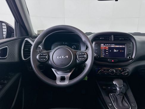 Used 2025 Kia Soul LX w/ LX Technology Package image 17