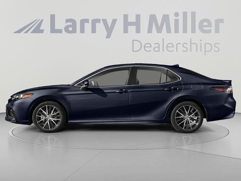 Used 2022 Toyota Camry SE w/ Convenience Package FWD image 3