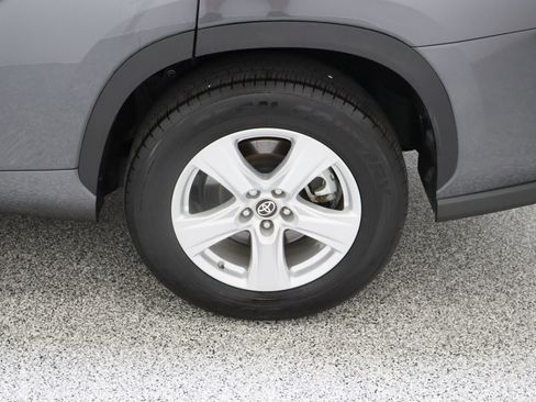 Used 2025 Toyota Highlander LE image 10