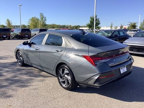 Certified 2025 Hyundai Elantra SEL image 8