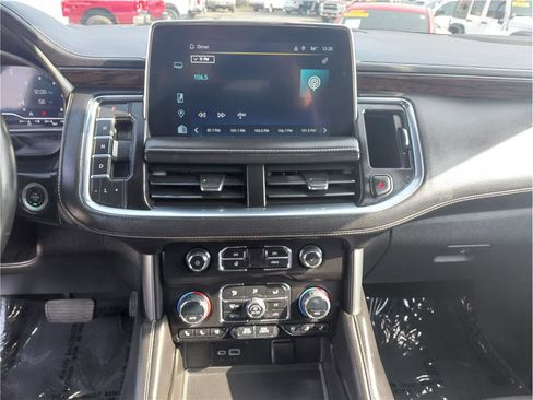 Used 2023 Chevrolet Suburban Premier image 6