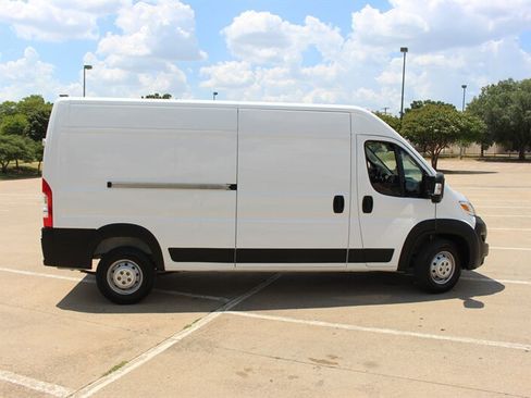 Used 2023 RAM ProMaster 2500 FWD image 5