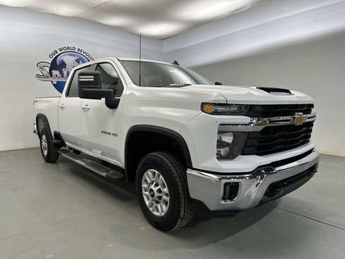 Used 2025 Chevrolet Silverado 2500 LT w/ Convenience Package AWD/4WD image 13