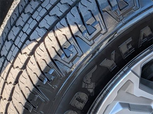 Used 2024 GMC Sierra 1500 SLT image 11