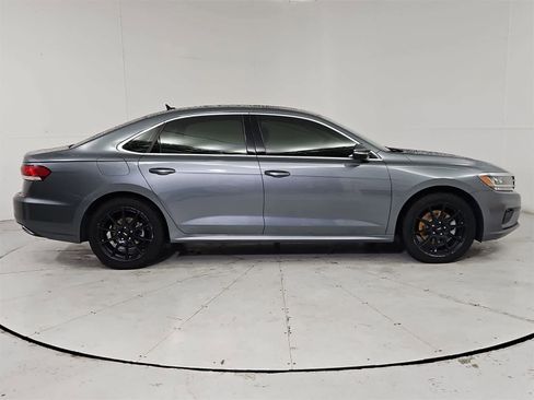 Certified 2022 Volkswagen Passat 2.0T SE image 7