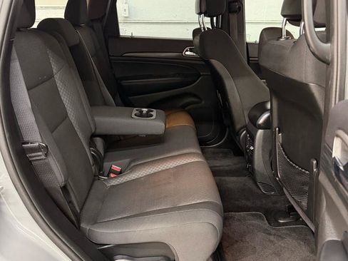 Used 2019 Jeep Grand Cherokee Laredo RWD image 38