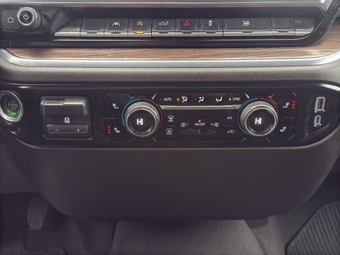 Used 2025 Chevrolet Silverado 1500 LT image 41