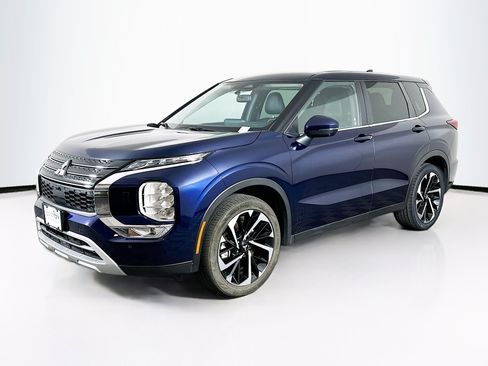 Used 2024 Mitsubishi Outlander SE AWD/4WD image 3