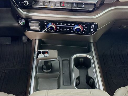 Used 2025 GMC Sierra 1500 SLT w/ SLT Premium Plus Package image 38