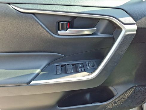 Used 2022 Toyota RAV4 XLE AWD/4WD image 12