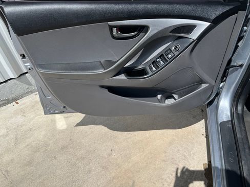 Used 2016 Hyundai Elantra SE FWD image 11