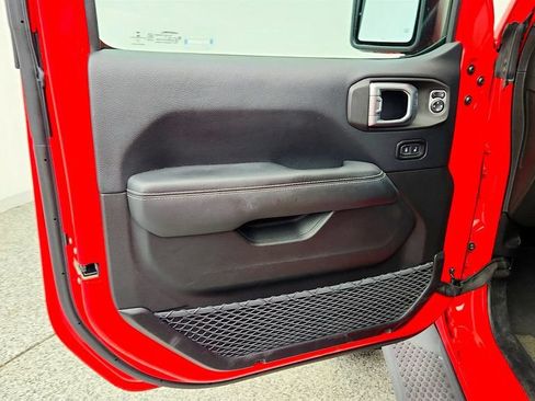 Used 2019 Jeep Wrangler Unlimited Sahara AWD/4WD image 11