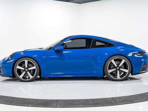 Used 2025 Porsche 911 Carrera RWD image 6