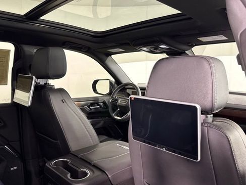 Used 2025 GMC Yukon XL Denali w/ Sun & Power Step Package image 27