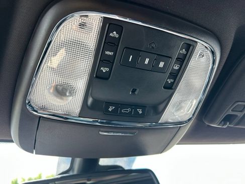Used 2015 Jeep Grand Cherokee Overland w/ Advanced Technology Group AWD/4WD image 36