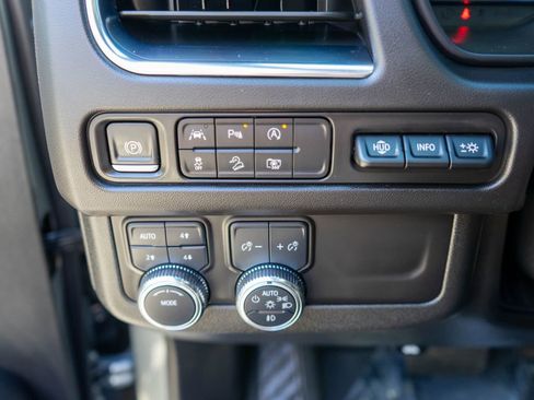 Certified 2024 GMC Yukon AT4 w/ AT4 Premium Package AWD/4WD image 21