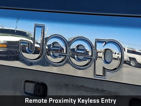 Used 2013 Jeep Grand Cherokee Laredo w/ Laredo E Group image 23