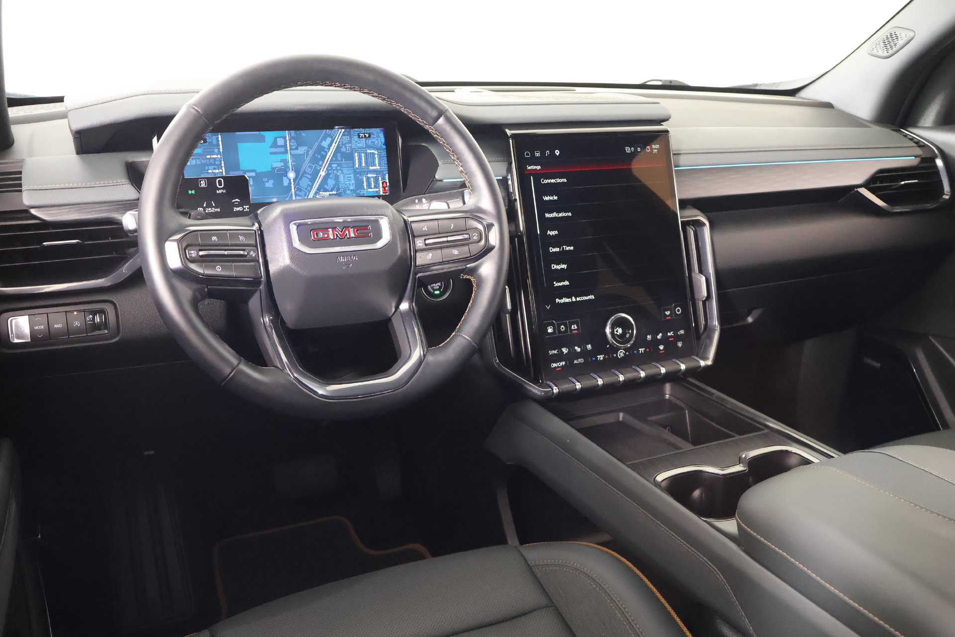 Used 2026 GMC Acadia AT4 w/ Luxury Package AWD/4WD image 2