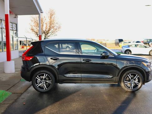 Used 2025 Volvo XC40 B5 Core image 4