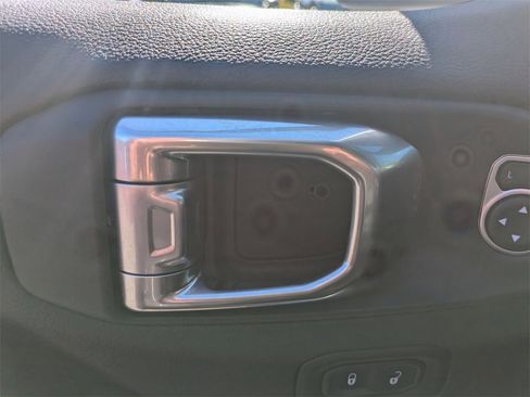 Used 2023 Jeep Wrangler Altitude image 11