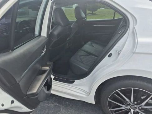 Used 2024 Toyota Camry SE FWD image 11