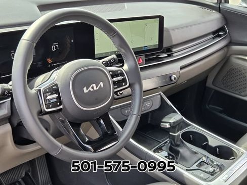 Used 2026 Kia Carnival EX FWD image 9