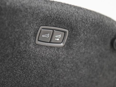 Used 2022 Audi e-tron GT Premium Plus image 36