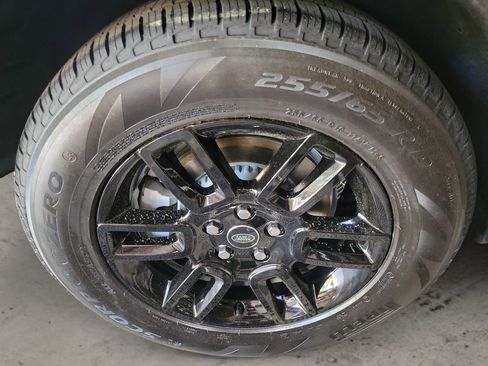 New 2025 Land Rover Defender 110 S image 12