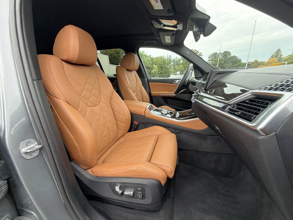 Used 2024 BMW X5 xDrive40i w/ Premium Package AWD/4WD image 22