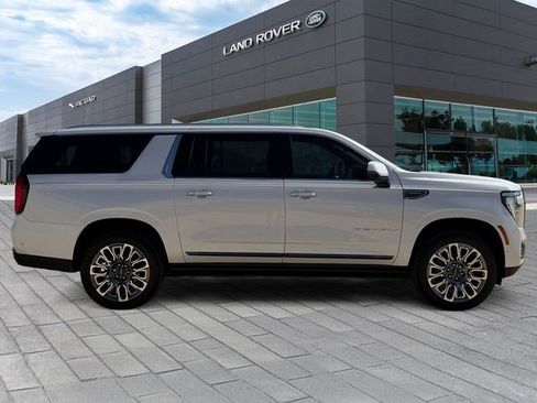 Used 2025 GMC Yukon XL Denali Ultimate w/ LPO, Floor Liner Package AWD/4WD image 6