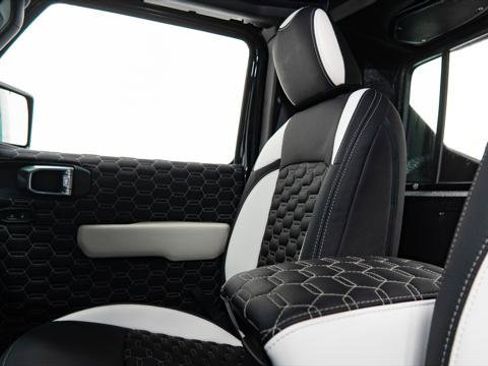 Used 2025 Jeep Wrangler Unlimited Sport image 3