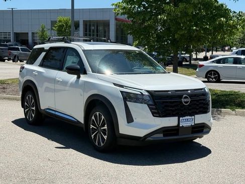New 2026 Nissan Pathfinder Platinum w/ Cargo Package AWD/4WD image 3