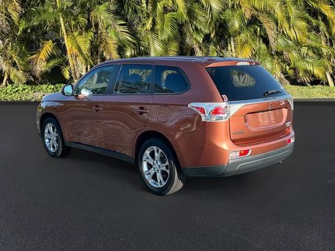 Used 2014 Mitsubishi Outlander SE image 7