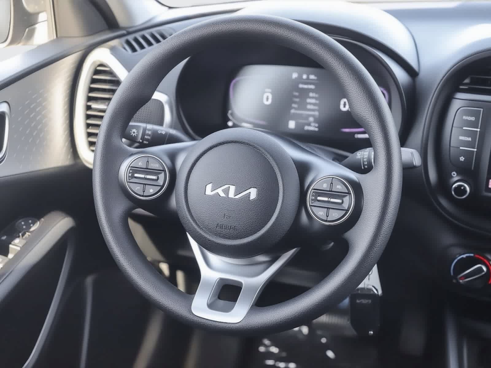 Used 2023 Kia Soul LX FWD image 18