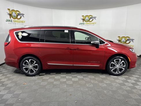 New 2026 Chrysler Pacifica Pinnacle AWD/4WD image 11