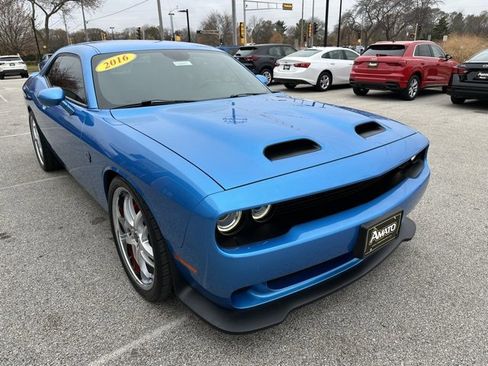 Used 2016 Dodge Challenger SRT Hellcat image 4