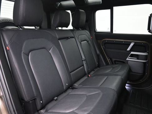 Used 2023 Land Rover Defender 110 X-Dynamic SE image 24