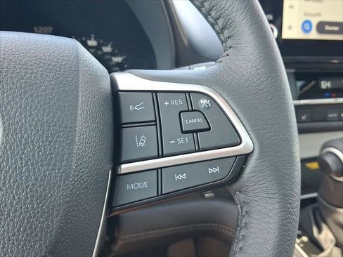 Certified 2025 Toyota Sienna XLE FWD image 19